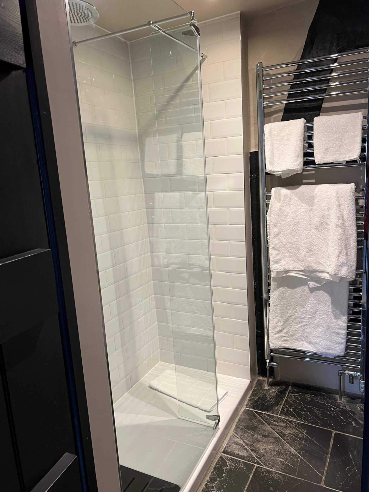 Green Man – Fownhope – Standard Double Room Bathroom Space